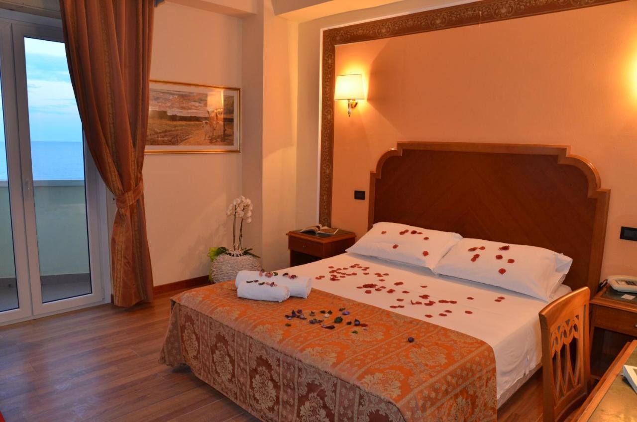 Grand Hotel Montesilvano Marina Εξωτερικό φωτογραφία