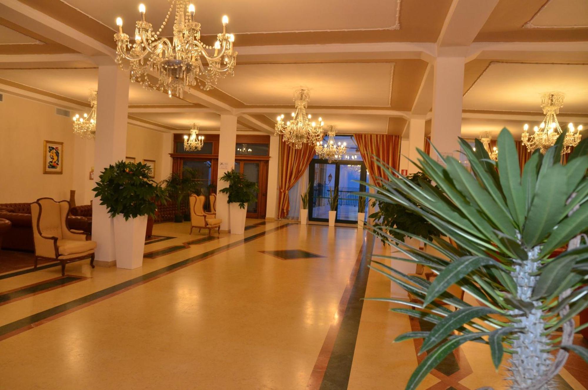 Grand Hotel Montesilvano Marina Εξωτερικό φωτογραφία