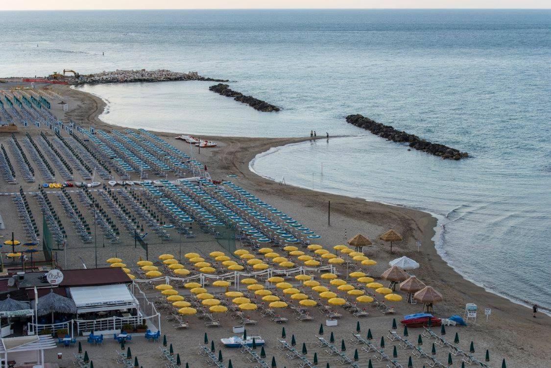 Grand Hotel Montesilvano Marina Εξωτερικό φωτογραφία