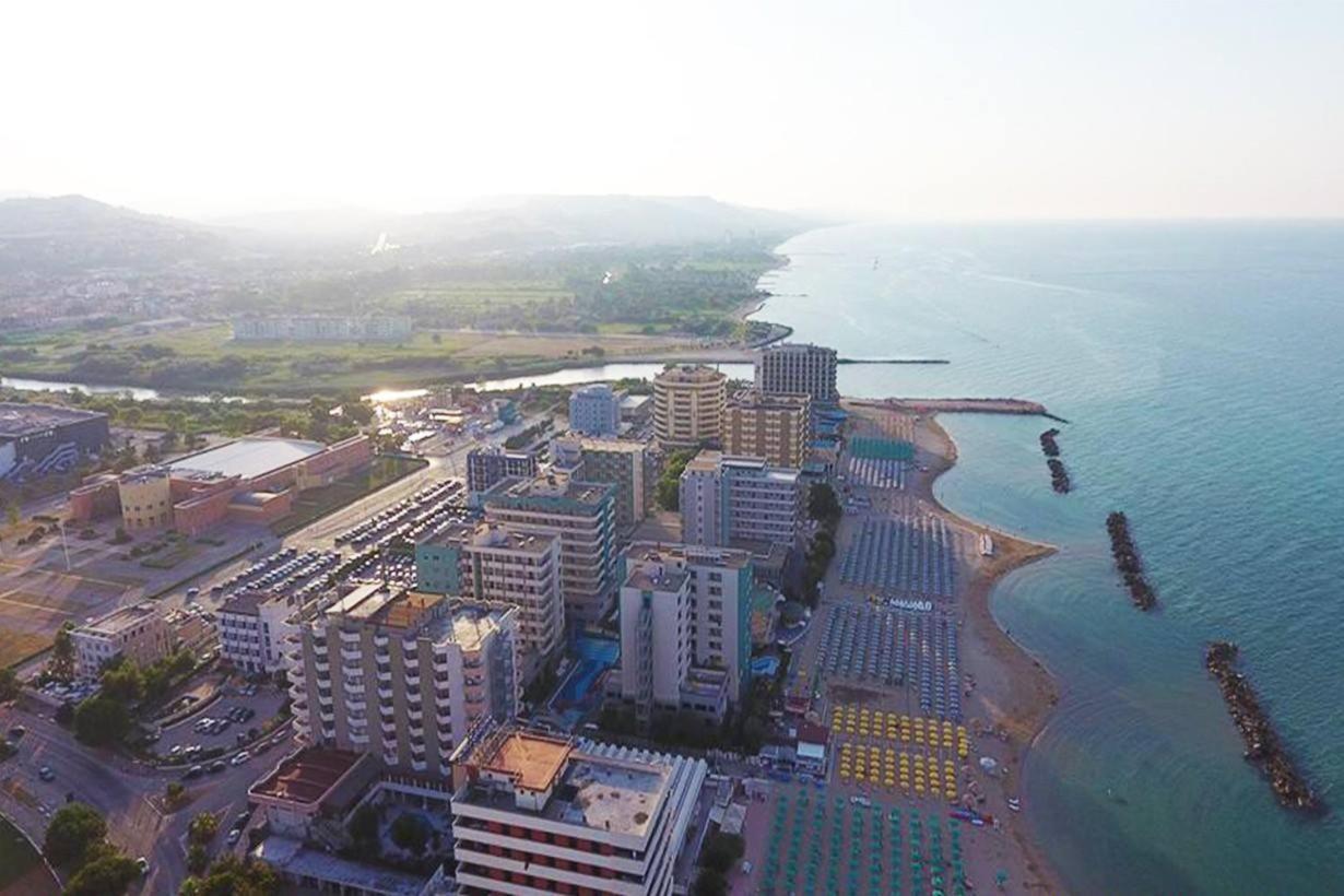 Grand Hotel Montesilvano Marina Εξωτερικό φωτογραφία