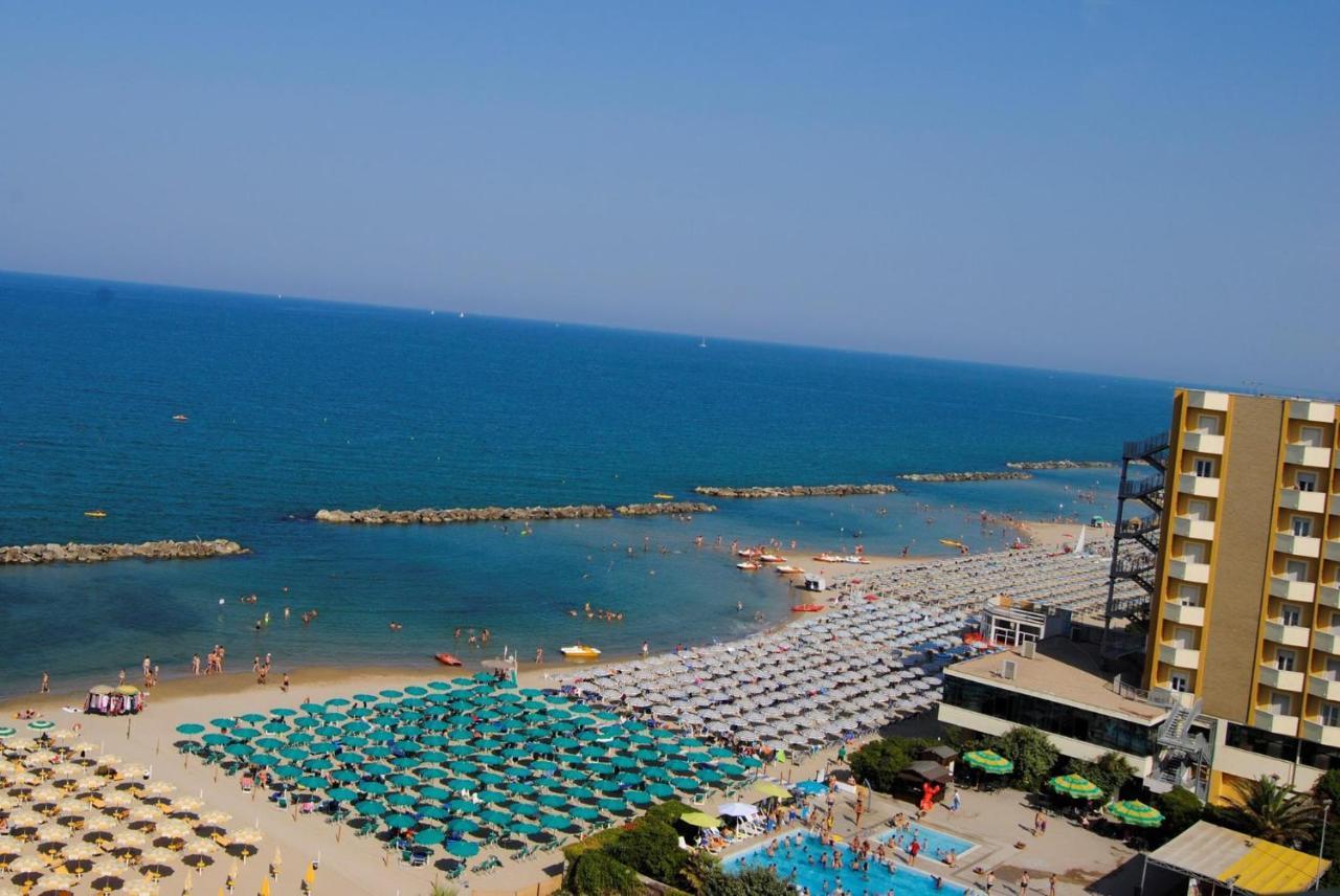 Grand Hotel Montesilvano Marina Εξωτερικό φωτογραφία